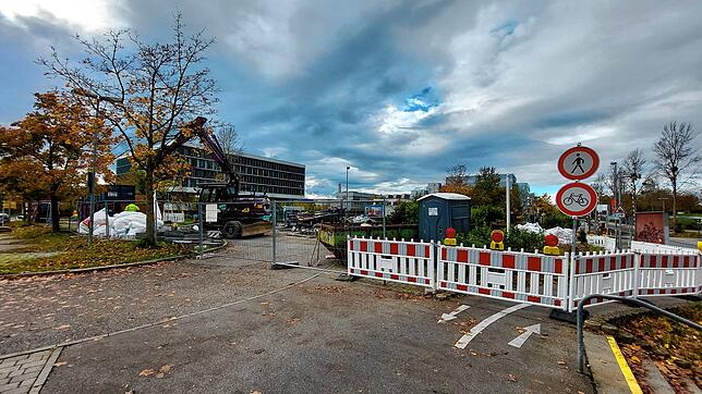 Der ehemalige Pizza-Bahnhof in der Riedstraße wird abgerissen. Auf dem 400 Quadratmeter großen Grundstück am Bahnhof Wollmatingen wird ...