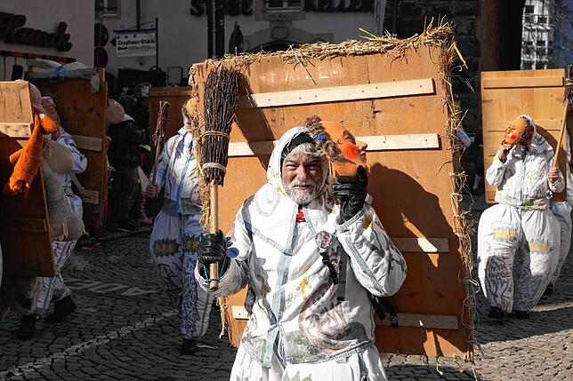 Bild 14: Villinger Maschgerelauf: Narren strömen durch die Innenstadt