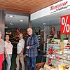 Mechthild Ruck (links) und Geschäftsführer Michael Ruck (rechts) vom Schuhhaus Kammerer freuen sich auf ihren Ruhestand. Cornelia Immler ...
