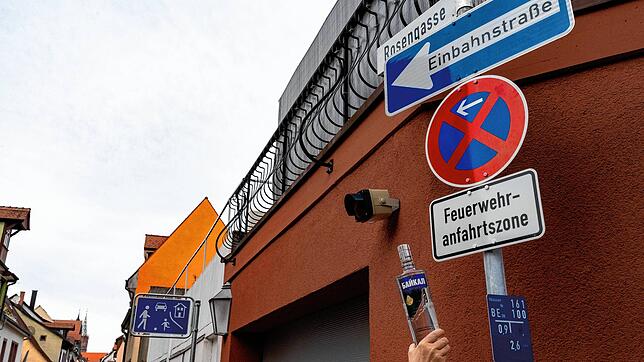 Eine Flasche Vodka &ndash; hier ein Symbolbild &ndash; ist der Auslöser für eine Gewalttag in der Rosengasse, bei der eine 65-Jährige ...
