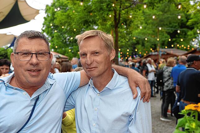 Bild 23: Die Gäste feiern beim Stadtgartenfest: Hier sind die Fotos vom ersten Abend