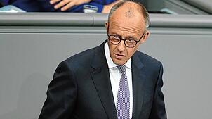 Bundeskanzler Friedrich Merz gibt im Bundestag eine Regierungserklärung zu den bevorstehenden Gipfeltreffen der Nato und der EU ab.