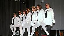 Die Frauen um die Jugendleiterin Steffi Holzapfel (Dritte von links), die auch bei den Jugendspielen stets „Gewehr bei Fuß“ stehen, ...