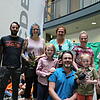 Landrat Lothar Wölfle mit Jochen Anke, Amelie Prokop, Marlene Grüner, Désirée Köhler, Nisha Köhler (v.l.) und (vordere Reihe v.l.) Levi, ...