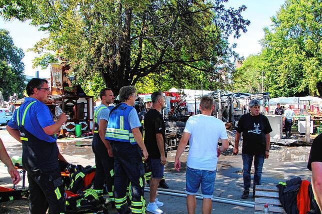 Bild 8: Bilder der Brandstelle nach einem Feuer auf dem Seehasenfest