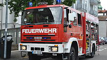 Ein Einsatzfahrzeug der Feuerwehr. (Symbolbild) In Laufenburg-Binzgen brennt ein Radlader, die Einsatzkräfte löschen das Feuer rasch.