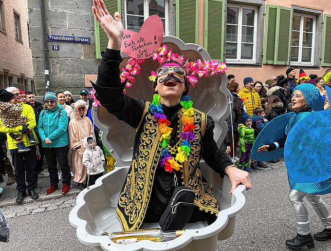 Bild 28: Tolle Stimmung beim Sonntagsumzug der Überlinger Narrenzunft &ndash; Teil 1