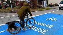 Vorfahrt für Fahrräder: An einigen Stellen gibt es das bereits in Konstanz. Doch gemessen an ihrem Anteil am Verkehr, werden Radler bis ...