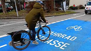 Vorfahrt für Fahrräder: An einigen Stellen gibt es das bereits in Konstanz. Doch gemessen an ihrem Anteil am Verkehr, werden Radler bis ...