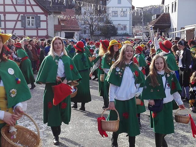 Bild 13: Narrentage 2020: Die Halle bebt beim Partyabend am Festsamstag mit der &bdquo;Froschenkapelle Radolfzell&ldquo; im Festzelt