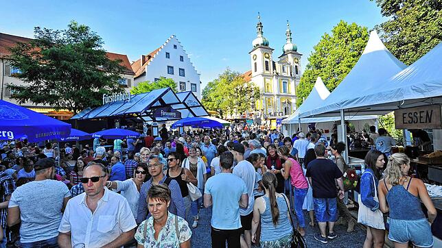 Zuletzt hatte es 2019 ein Donauquellfest gegeben &ndash; hier ein Archivbild vom damaligen großen Andrang. Nun soll es 2023 endlich ...