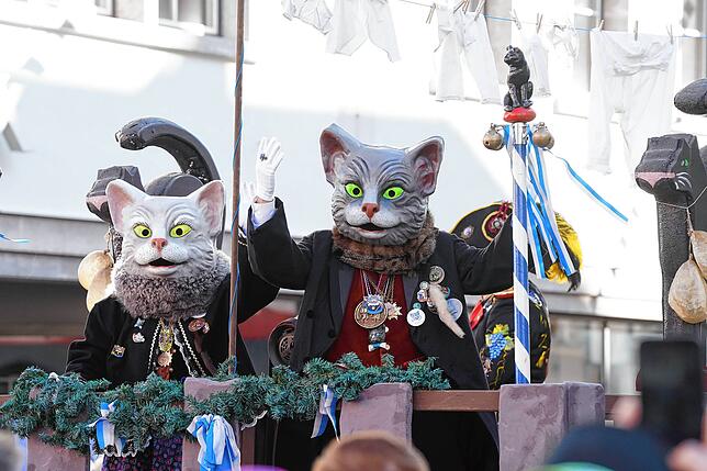 Bild 2: Villinger Fasnet-Umzug: Narren feiern bei strahlendem Sonnenschein – Die besten Bilder!