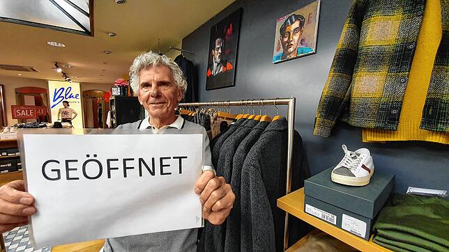 Händler wie Bernd Scheller mit seiner Villinger Boutique stehen in der Krise ihren Mann, oder auch ihre Frau.  Das kommt auch bei den ...