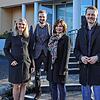 Freuen sich über den Erhalt einer gynäkologischen Praxis in Radolfzell (von links): Gynäkologin Julia Minner, Alexander Wagner ...