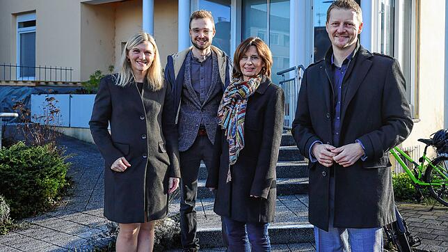 Freuen sich über den Erhalt einer gynäkologischen Praxis in Radolfzell (von links): Gynäkologin Julia Minner, Alexander Wagner ...