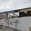 So sieht es jetzt noch an der Meßkircher Straße aus: das halb abgerissene Gebäude des früheren ZG Technik-Marktes.