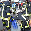 Menschenleben retten steht ganz im Vordergrund der zahlreichen Aufgaben bei der Feuerwehr. Bei ihrer Herbstprobe demonstrieren 44 ...