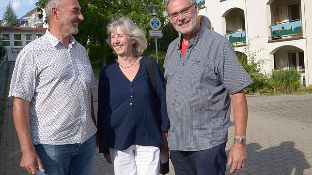 Laden zum ersten &bdquo;Marktplatz der guten Geschäfte&ldquo; ein: Rudolf Glöggler, Irmgard Teske und Michel Veysseyre vom MGH-Verein ...