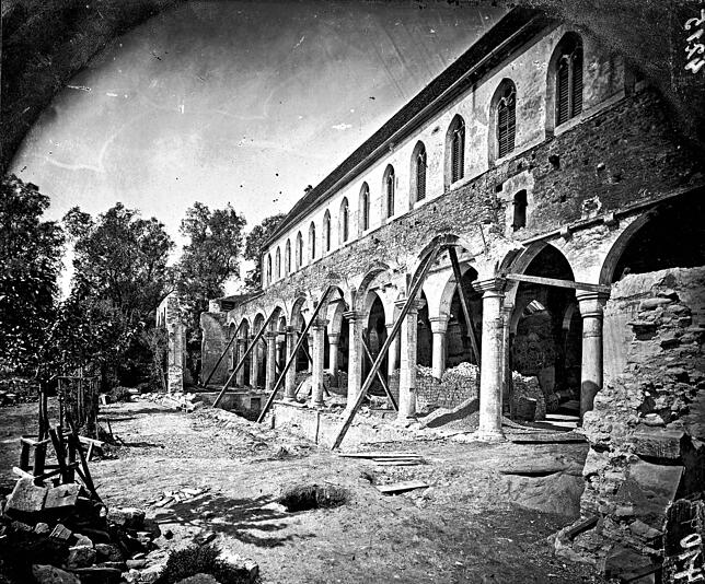 Die Ordenskirche des ehemaligen Dominikanerklosters wurde 1874 umgebaut. Am 15. April 1875 wurde das Inselhotel eröffnet.