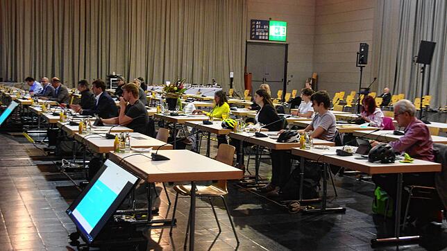 Der Gemeinderat tagt derzeit in der Messehalle A2, wegen der Corona-Regeln sind die Sitzungen im Rathaus nicht möglich.
