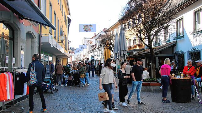 Der erste verkaufsoffene Sonntag in diesem Jahr konnte bei bestem Wetter viele Besucher in die Radolfzeller Innenstadt und in die ...