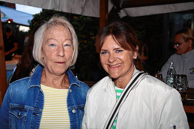 Bild 11: Das Dingelsdorfer Herbstfest 2025 ist eröffnet: So wird am ersten Abend gefeiert