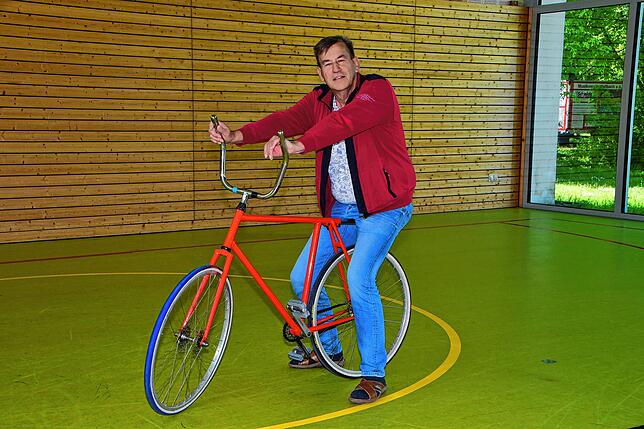 Routinier: Noch heute sitzt Christoph Reinartz beim RSV Wallbach hin und wieder auf dem Radball-Rad.