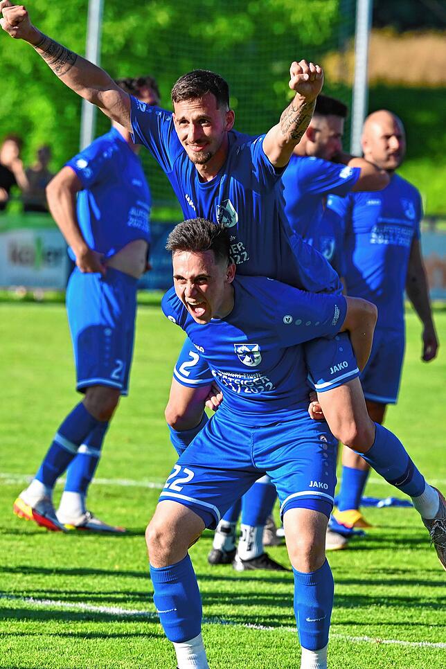 Bild 16: FC Erzingen steigt nach 3:2 gegen FC Emmendingen in die Landesliga auf &ndash; wir haben Bilder!