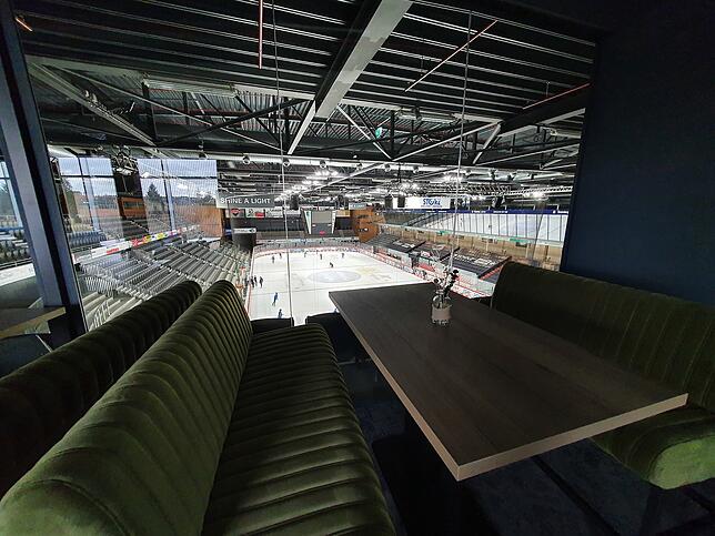 In der Heliosarena bereitet sich die Eishockey-Nationalmannschaft auf die WM in Finnland vor. Von VS geht es direkt weiter zum großen ...