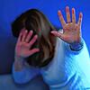 2024 lebten 24 Frauen und 31 Kinder temporär im Frauen- und Kinderschutzhaus Landkreis Waldshut (Symbolbild). Derzeit kämpft die ...