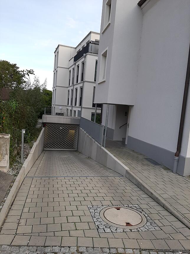 Ein Mehrfamilienhaus mit angrenzender Tiefgarage in Allmannsdorf. Viele Bewohner empfinden diese Bebauung als zu dicht.