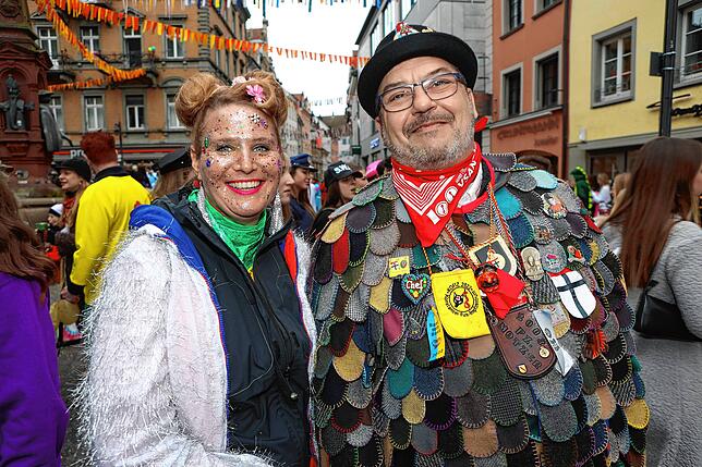 Bild 28: Schmotziger Dunschtig 2024: Die Marktstätte ist komplett in Narrenhand!