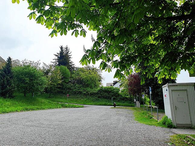 Auch am Ende der Amtsperiode des Gemeinderats steht auf dem Hämmerle Areal noch kein Hotel. Es wird immer noch als Parkplatz genutzt.