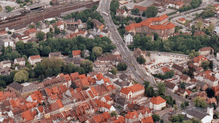 Das Luftbild aus dem Jahre 1992 zeigt in der Bildmitte die alte Tonhalle in Villingen. Gegenüber, dort wo heute die Neue Tonhalle steht, ...