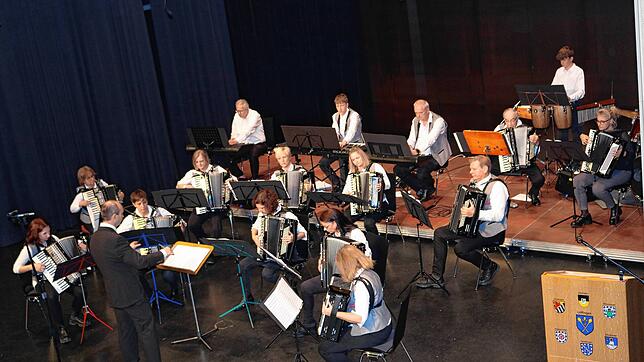 Das Konzertorchester des Handharmonikaspielrings begeistert mit anspruchsvoller, abwechslungsreicher Musik. Bilder: Silvia Bächle