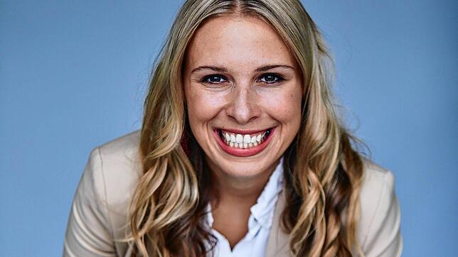 Noch keine 30 Jahre und schon Bestseller-Autorin: Nena Schink schreibt über das, was sie bewegt.