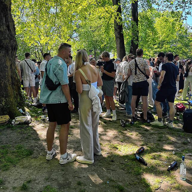 Der Herosé-Park wird zum Startpunkt vieler Festivalbesucher.