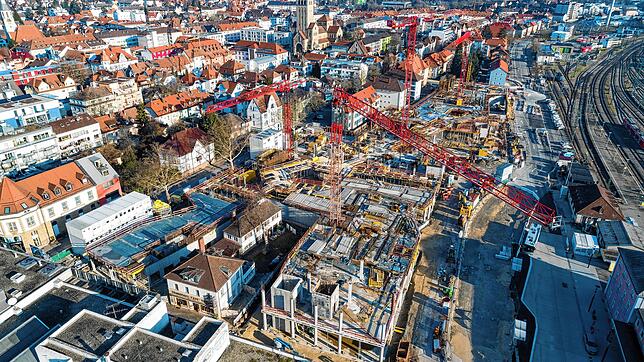In der Singener Innenstadt wird viel abgerissen und viel neu gebaut (im Vordergrund die Cano-Baustelle). Eine Satzung für den Erhalt ...