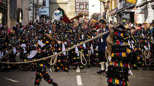 Hänsele und Karbatsche haben in Überlingen eine lange Tradition. Doch beides gibt es in ähnlicher Form auch in der Urzelzunft ...