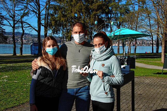 Natascha Burghardt vom Strandbad-Bistro Dingelsdorf, ihr Lebensgefährte Thomas Krieg sowie Tochter Lena.
