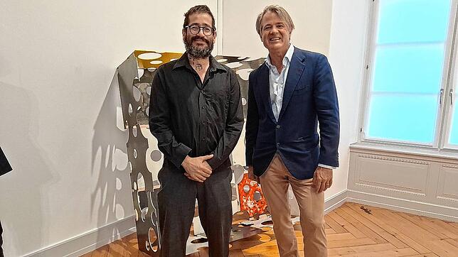 Stipendiat Adriano Costa (links) mit dem Hausherrn Christian Fürst zu Fürstenberg.