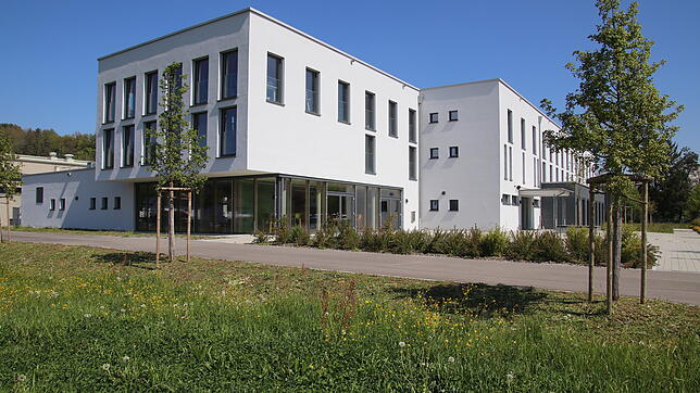 Die Alemannenschule erhält zum Betrieb der gymnasialen Oberstufe einen Erweiterungsbau, der auf sechs Millionen Euro veranschlagt ist. ...