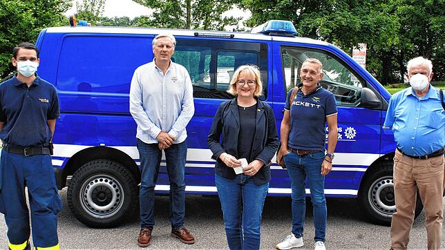 Beim Besuch der CDU-Landtagsabgeordneten Sabine Hartmann-Müller (Mitte) stellte der stellvertretende Ortsbeauftragte des THW, Sherepreet ...