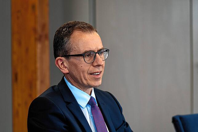 Landrat Sven Hinterseh, hier im Januar 2023, war bei einem Infoabend zum neuen Flüchtlingsheim vor Ort in St. Geiorgen.