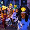 Die Basler Fasnacht beginnt am Montag nach Aschermittwoch um Punkt 4 Uhr morgens, mit dem Morgenstreich, und dauert drei Tage.