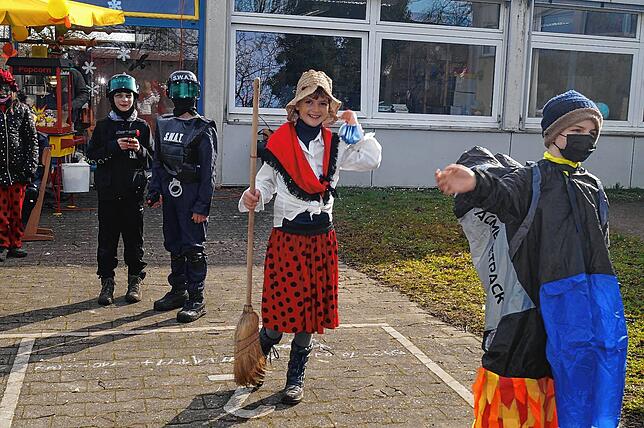 Bild 12: Bilder von der Schülerbefreiung in Stetten