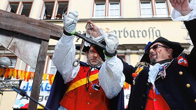 Bild 21: Schmotziger Dunschtig: Jakobiner zerren CDU-Mann Andreas Jung vor ihr Tribunal