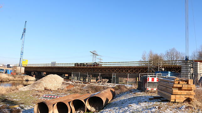 Die Donaubrücke ist beim B&nbsp;27-Ausbau das teuerste Teilprojekt mit der längsten Bauzeit. Ab 2022 bekommt das im Entstehen begriffene ...