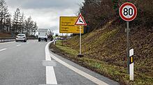 Auf der B33 zwischen Radolfzell und Singen soll ein Rentner im vergangenen Dezember einen anderen Autofahrer genötigt haben. Der Fall ...