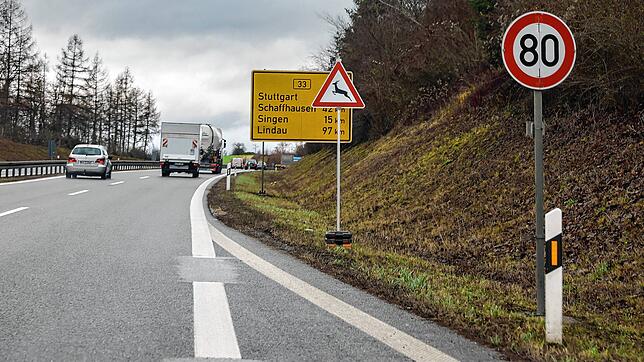 Auf der B33 zwischen Radolfzell und Singen soll ein Rentner im vergangenen Dezember einen anderen Autofahrer genötigt haben. Der Fall ...